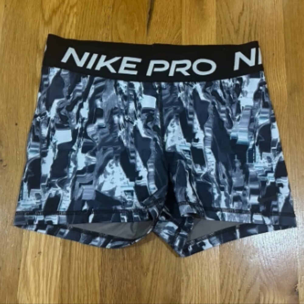 Nike Pro Women's Mid-Rise Allover Print Shorts